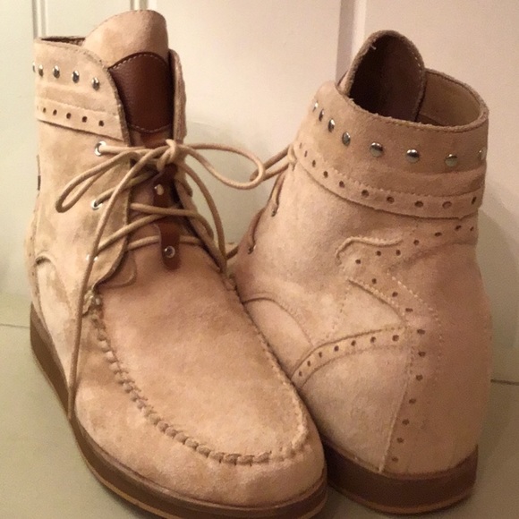 READ DETAILS~ HIDDEN WEDGE TAN BOOTIE WITH SILVER SMALL STUD EMBELLISHMENT - Picture 6 of 16